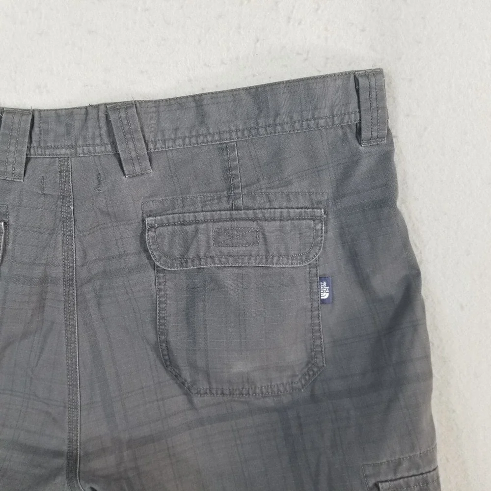 The North Face cargo hiking shorts men's 40x12 gray plaid outdoor adventure